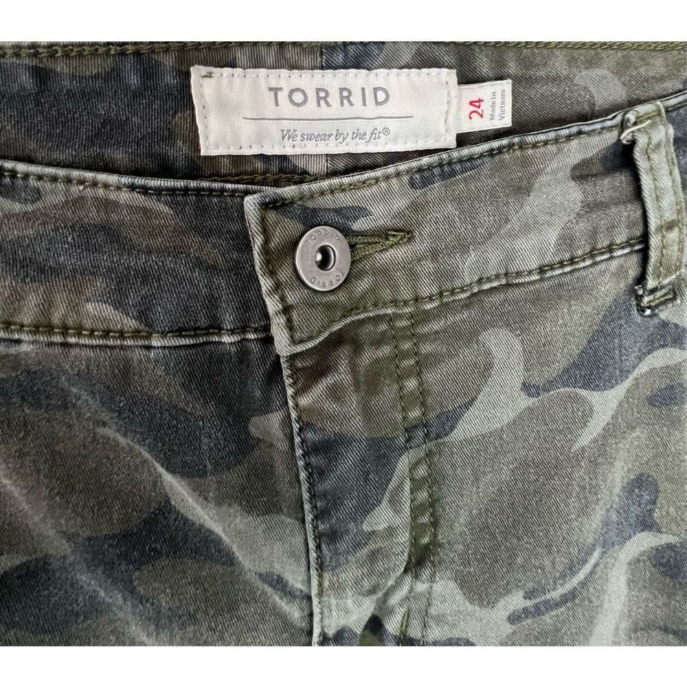 Torrid Green and Black Camouflage Patterned Skinny Jeans - Picture 2 of 4